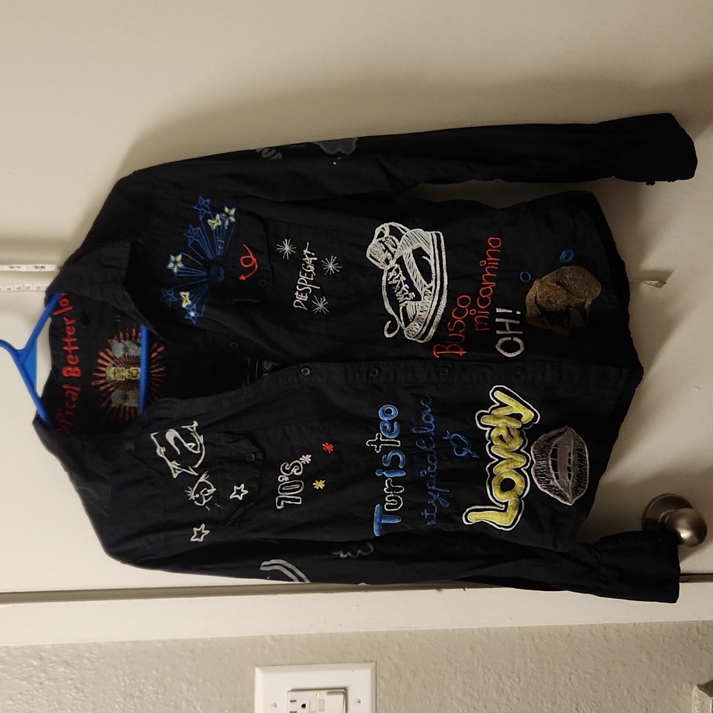 Desigual "Atypical Better Love" button up. Size 42